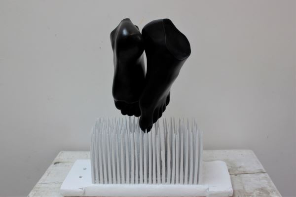 Piedi neri sinistri - Sculpture - Marika Ricchi